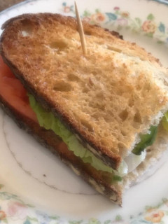 Una foto de Sándwich con pan de masa madre
