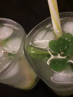 A picture of Lemon grapes juice.