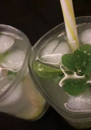 A picture of Lemon grapes juice.