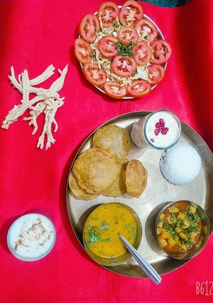 ગુજરાતી થાળી (Gujarati Thali Recipe In Gujarati) રેસીપી મુખ્ય ફોટો