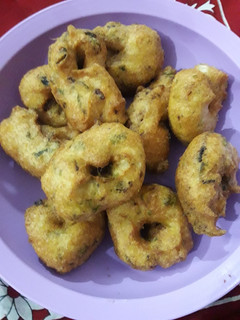 உளுந்து வடை(ulunthu vadai recipe in tamil) செய்முறை முக்கிய புகைப்படம்