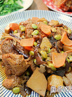 『素什錦烤麩』料多味美的便當菜選擇之一 的食譜成品照片