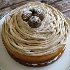 A picture of Mont Blanc Cake.