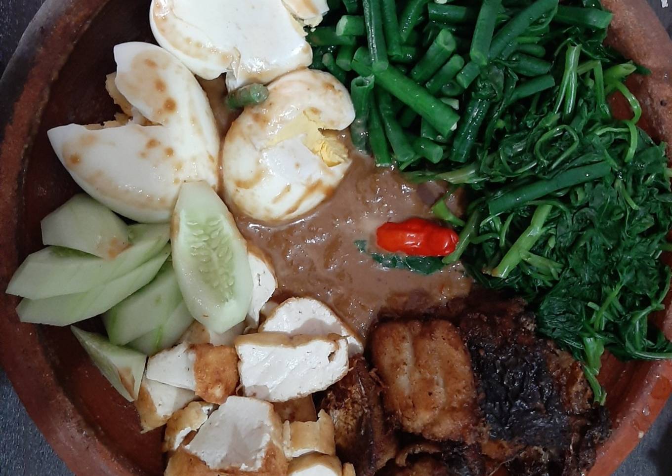 Rujak Petis Ikan