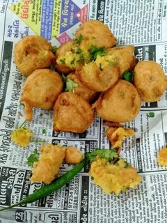 બટાકા વડા (Bataka Vada Recipe In Gujarati) રેસીપી મુખ્ય ફોટો