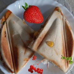 A picture of Pizza cheesy sandwich.