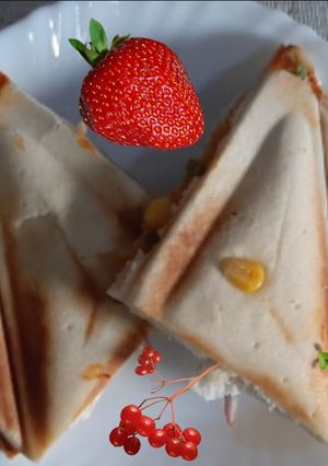 A picture of Pizza cheesy sandwich.