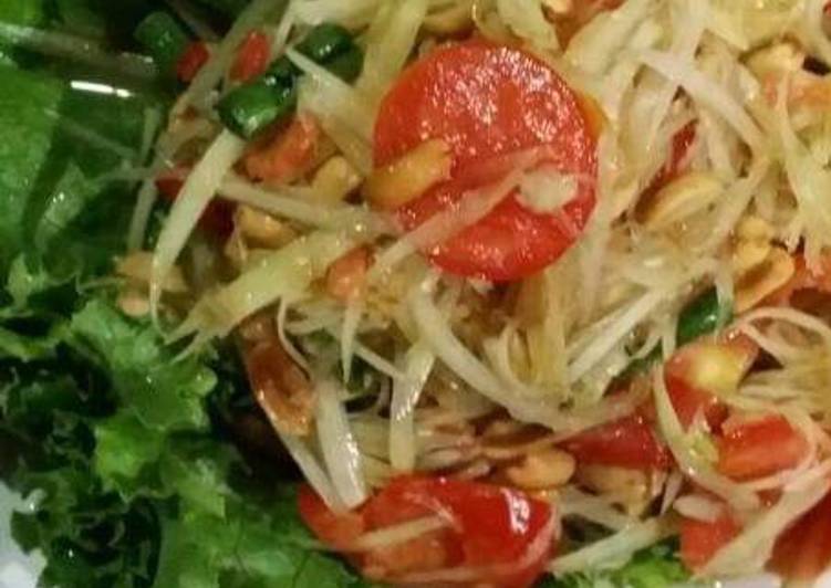 Thai Raw Papaya Salad