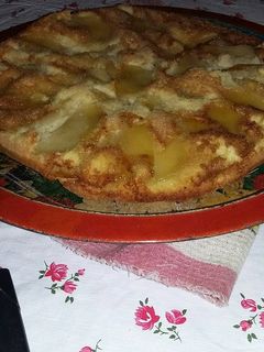 Una foto de Torta invertida de manzana fácil y económica