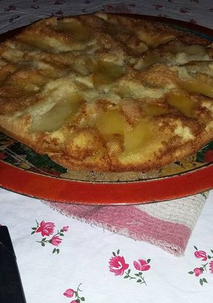 Una foto de Torta invertida de manzana fácil y económica
