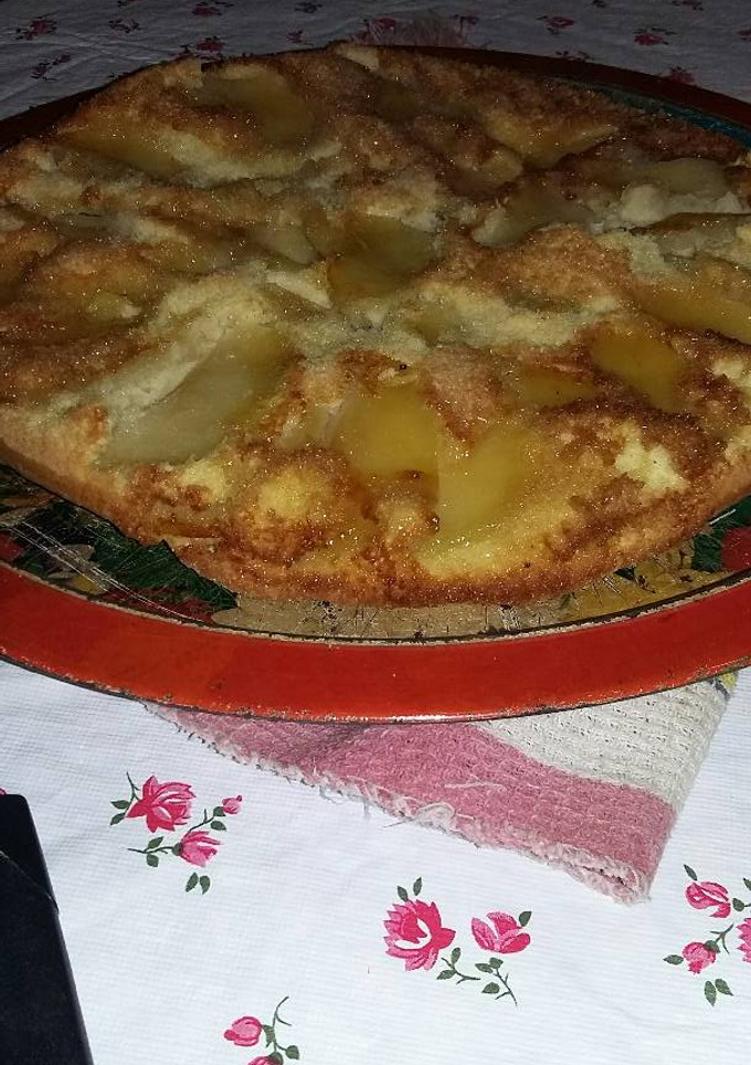Una foto de Torta invertida de manzana fácil y económica