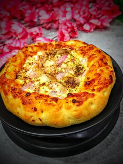 A picture of Cheese Brust onion Pizza.