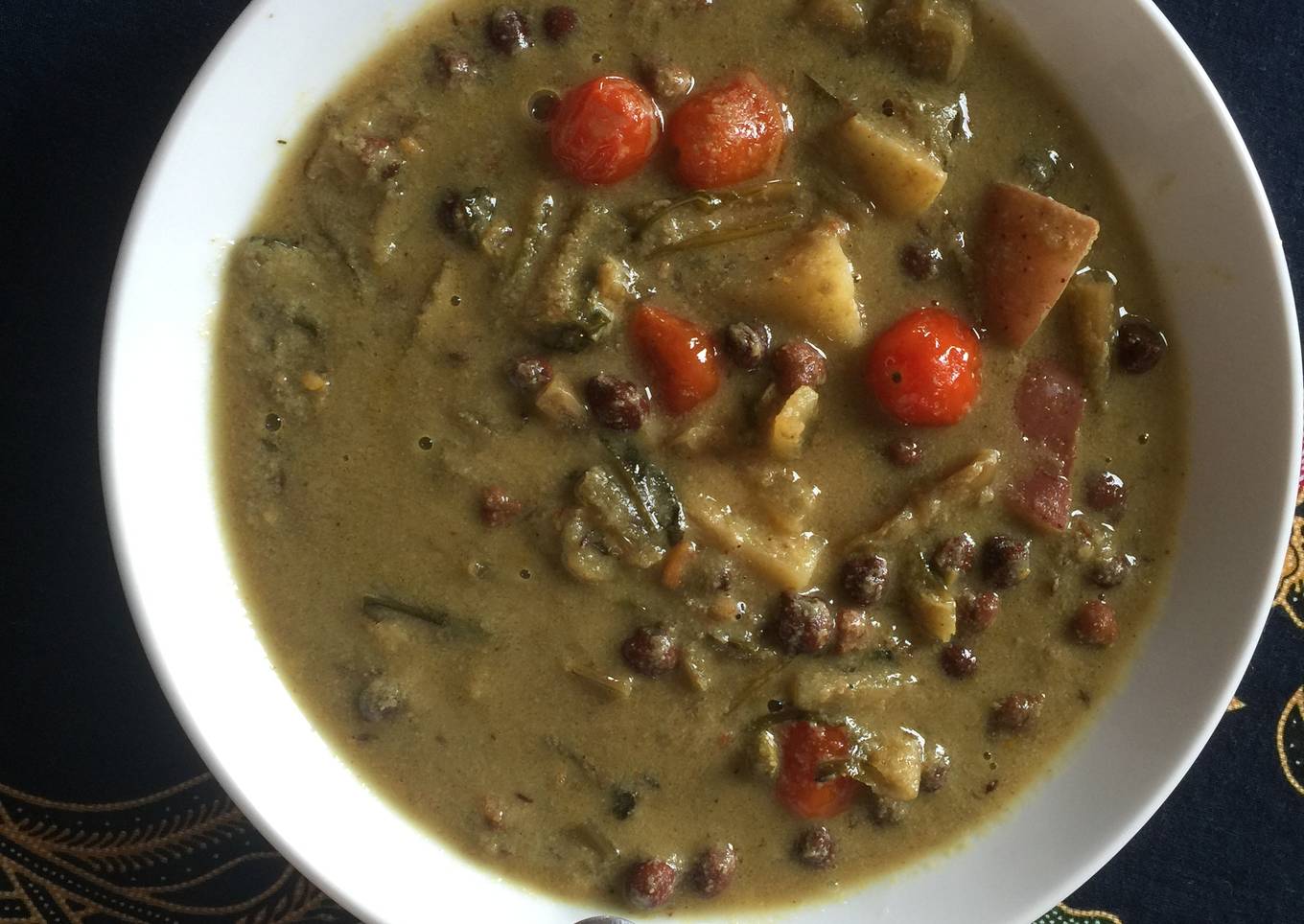 Puntarelle, Black Chickpeas and Avocado Soup