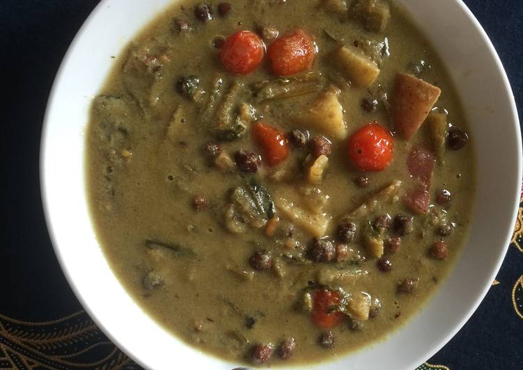 Puntarelle, Black Chickpeas and Avocado Soup