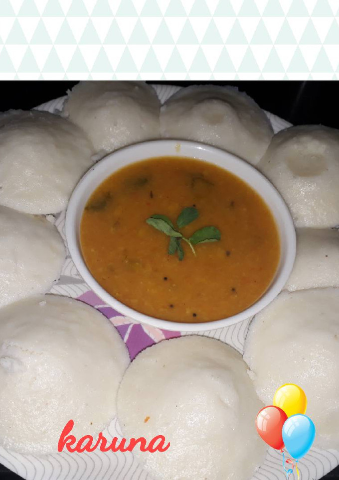 A picture of Idli sambar.