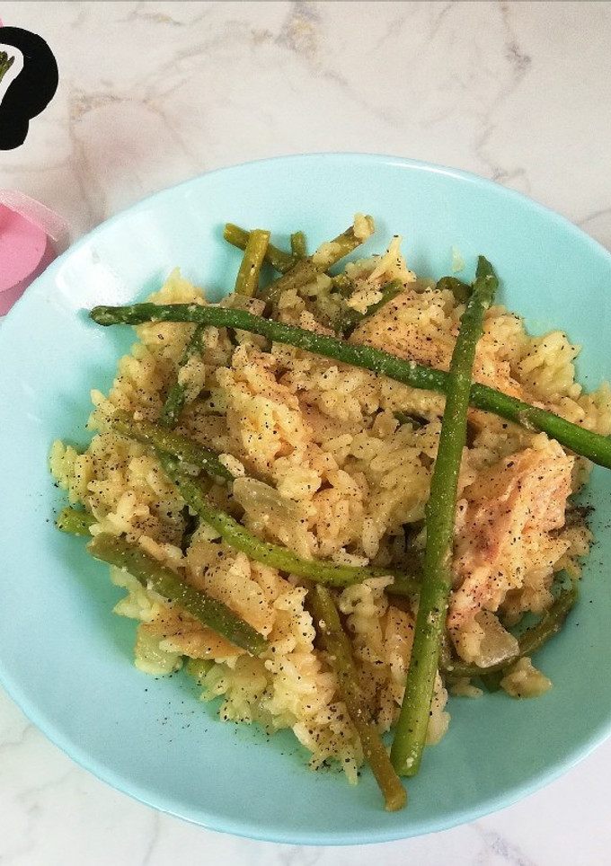 Una foto de Risotto de Espárragos Trigueros con Parmesano Vegano