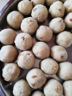 રવા ના લાડુ(Rava Ladoo Recipe in Gujarati) રેસીપી મુખ્ય ફોટો