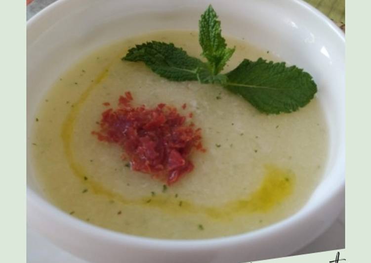 Sopa de Melón con hierbabuena y virutas de jamón