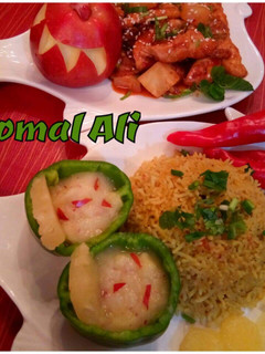 A picture of Sesame pineApple chicken with Rice nd PINEAPPLE AND APPLE SAUCE.