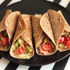 A picture of Soft veggie taco.