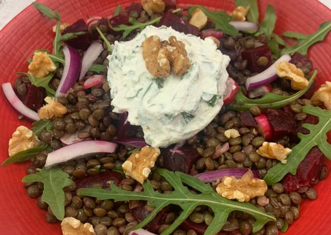 Salade de lentilles et betteraves au chèvre frais persillé