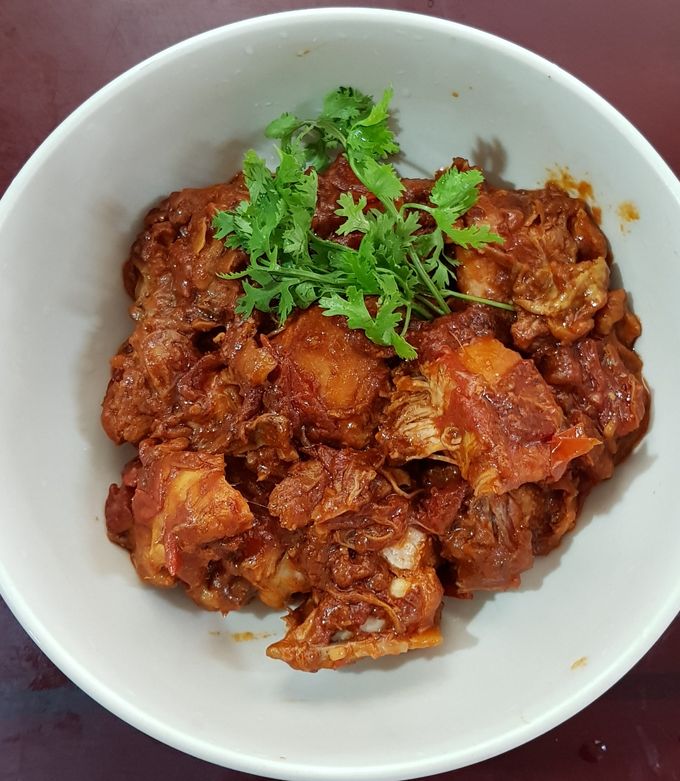 A picture of Kashmiri chicken.
