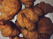 Una foto de cuernitos de hojaldre