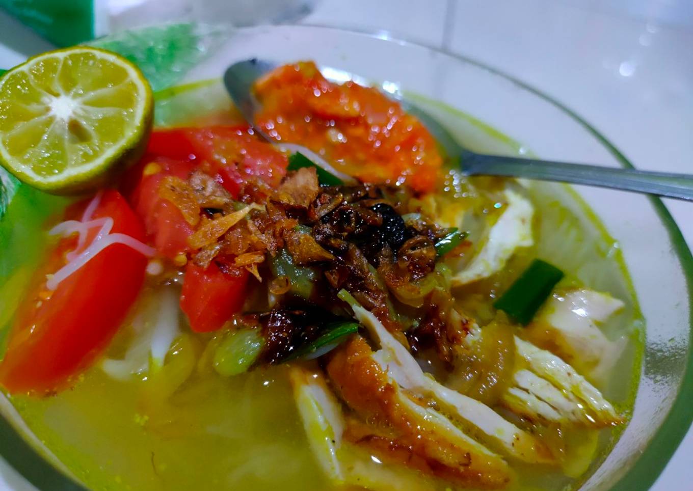 Soto ayam dari kuah ungkepan ayam kemarin 😃