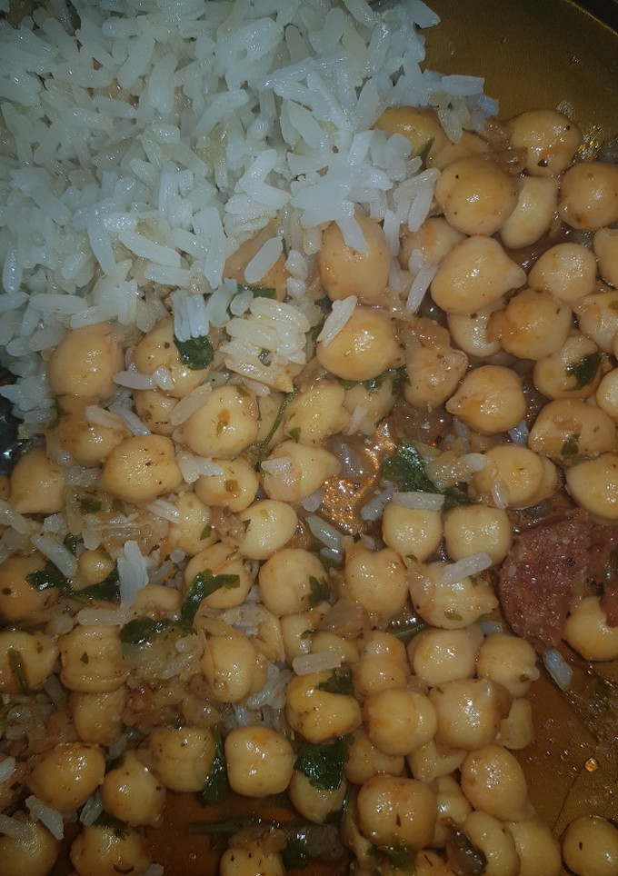 Una foto de Garbanzos con chorizo picante