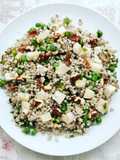 Pilaf di sorgo con pollo e piselli