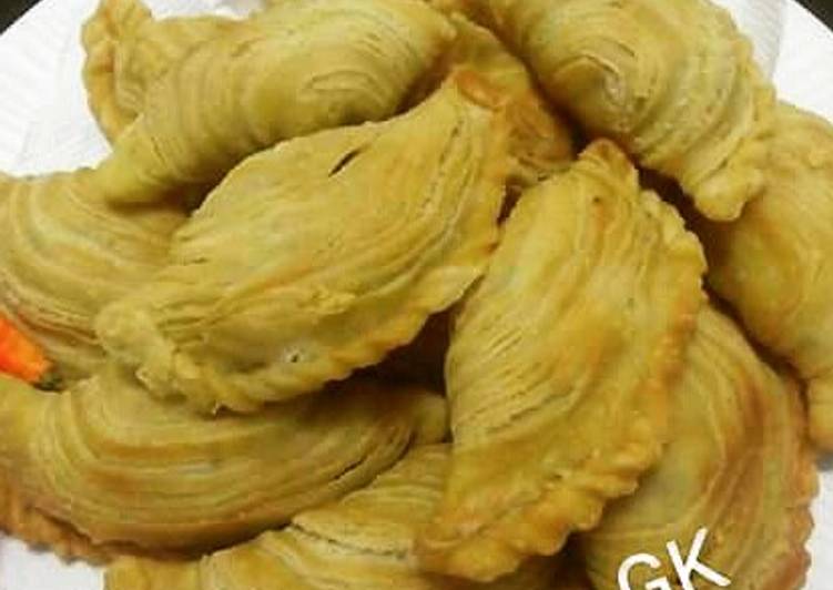 Curry Puff / Pastel Putar