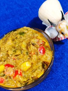 शिमला मिरची रस्सा भाजी (shimla mrchi rassa r=bhaji recipe in marathi) रेसिपी चे मुख्य फोटो