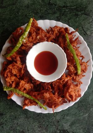 A picture of Onion pakoda.