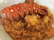Una foto de risotto de camarones