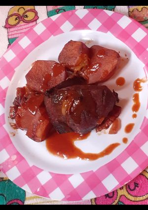 Una foto de Lomo al vino tinto con boniatos
