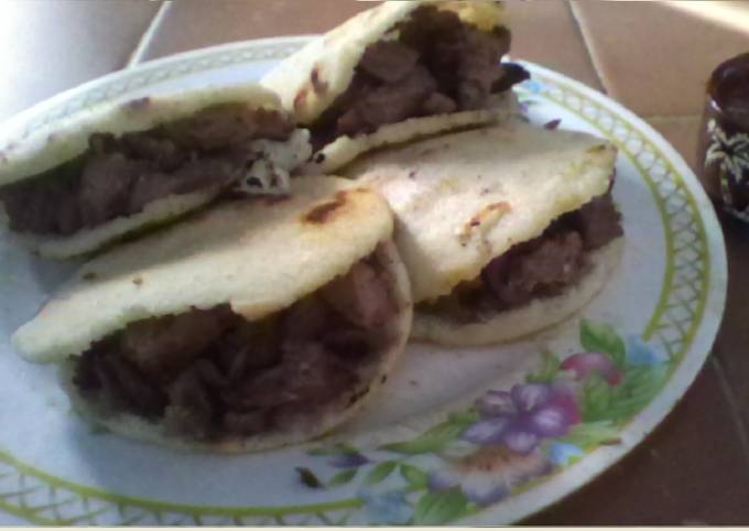 Arepas a la parrilla con carne, Les digo la receta para una…