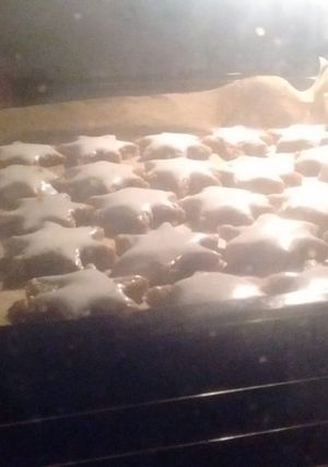 A picture of Three-nut cinnamon stars.