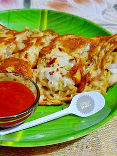 ম্যাগি চীজ অমলেট (maggi cheese omelette recipe in Bengali) রেসিপির প্রধান ছবি