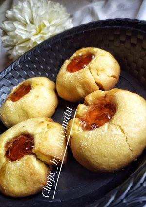 A picture of Thumbprint cookies (jam cookies).