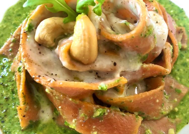 Steps to Prepare Favorite Pappardelle rosse con pesto di rucola e crema al pecorino romano