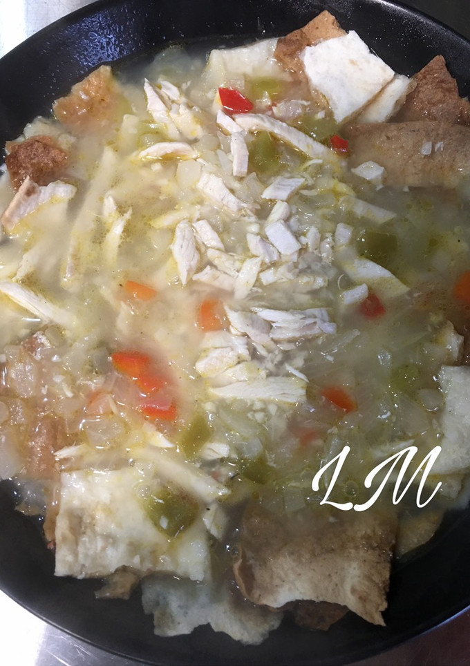 Una foto de Sopa de lima yucateca