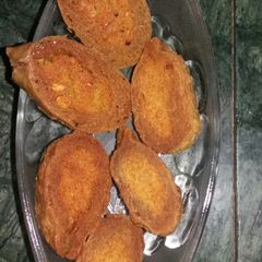 A picture of Fried daal pitha.