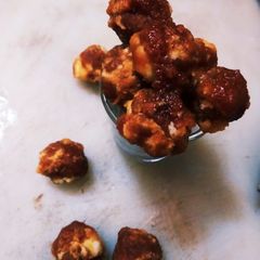 A picture of Caramel bread pop con.