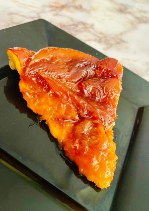Una foto de Tatin de mango
