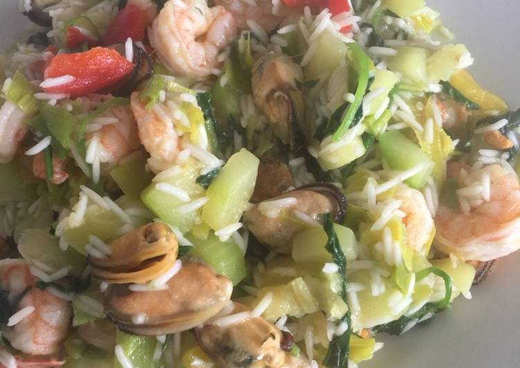 Easiest Way to Prepare Homemade Seafood Stir Fry with Courgettes and Leeks