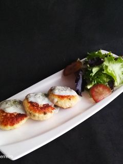 Una foto de Mini hamburguesas de pollo al roquefort