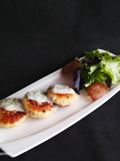 Una foto de Mini hamburguesas de pollo al roquefort