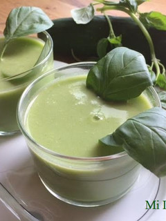 Una foto de Gazpacho de Pepino a la Albahaca