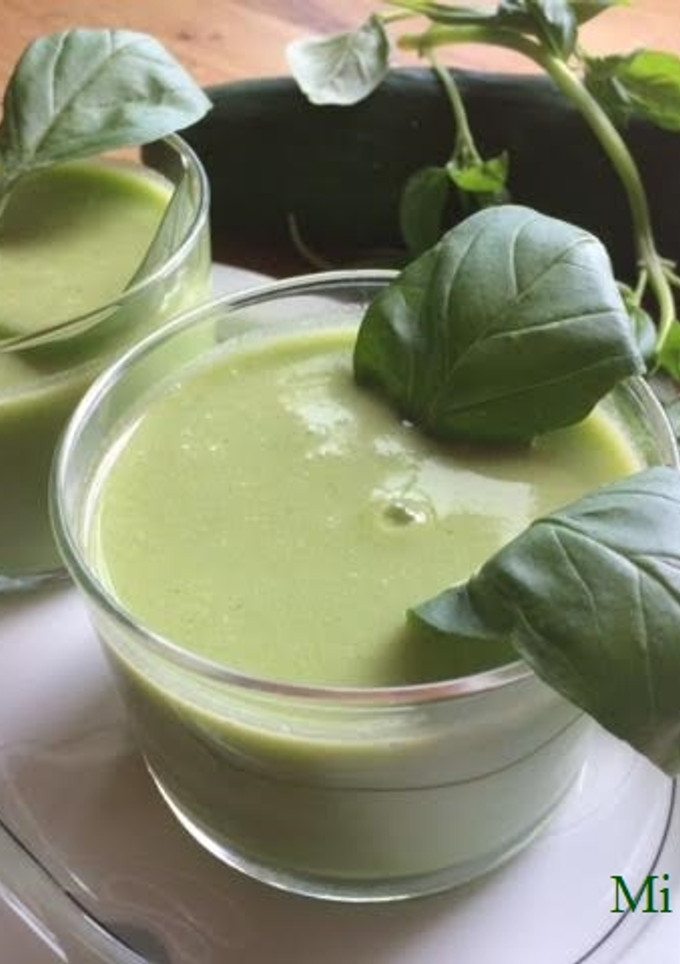 Una foto de Gazpacho de Pepino a la Albahaca