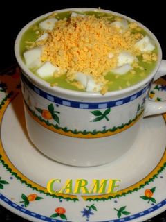 Una foto de Sopa ligera de calabacín con huevo